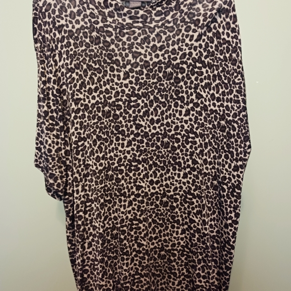 Designs & Co 18/20 leopard print cawl neck